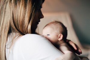 赤ちゃんのしゃっくり 放っておいていいの 原因や対処法 キューズベリー 抱っこ紐専門店公式ブログ