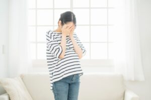 胎動はいつから感じる 胎動の種類や妊娠周期ごとの違いを解説 キューズベリー 抱っこ紐専門店公式ブログ