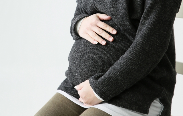 妊娠中のお腹の張りはなぜ起こる？