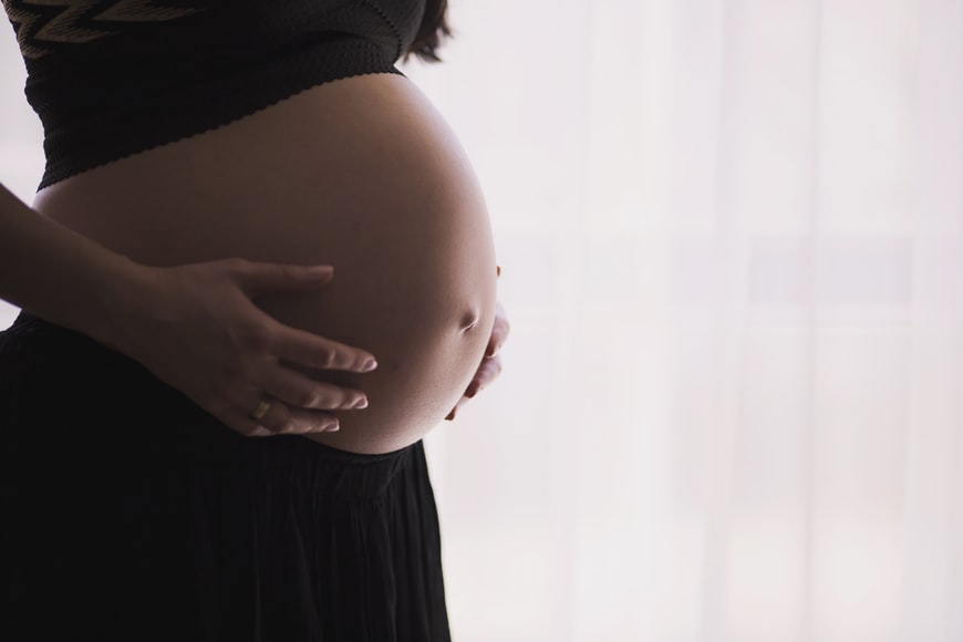 妊娠初期の腹痛 下痢の原因は お腹の片側だけ痛む 注意点とは キューズベリー 抱っこ紐専門店公式ブログ