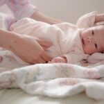 【保育士監修】新生児のおむつの替え方・頻度はどのくらい？やり方を解説