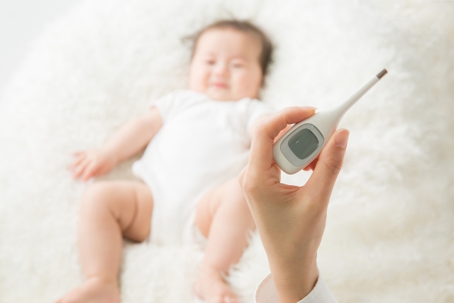新生児の体温の正常値と測り方について