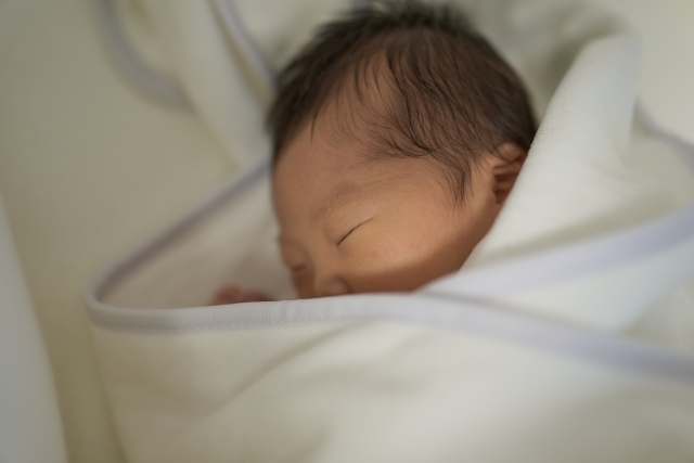 授乳後に寝ない赤ちゃんを寝かしつけるコツ