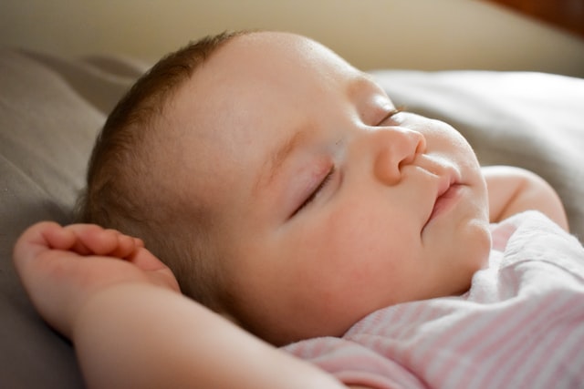 【冬の寝具】赤ちゃんの布団やパジャマはどう選ぶ？ 寒さ対策解説