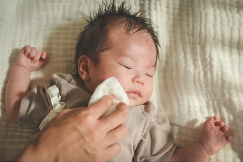 鼻づまりどきの赤ちゃんの鼻水の拭き方